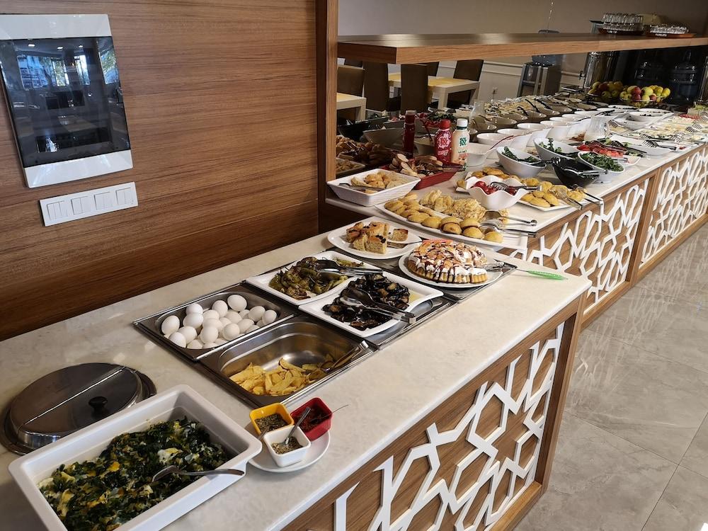 Start Hotel Antalya Bagian luar foto