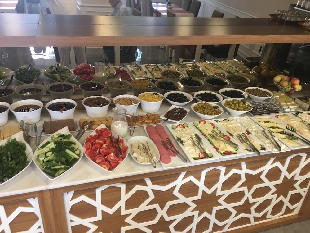 Start Hotel Antalya Bagian luar foto
